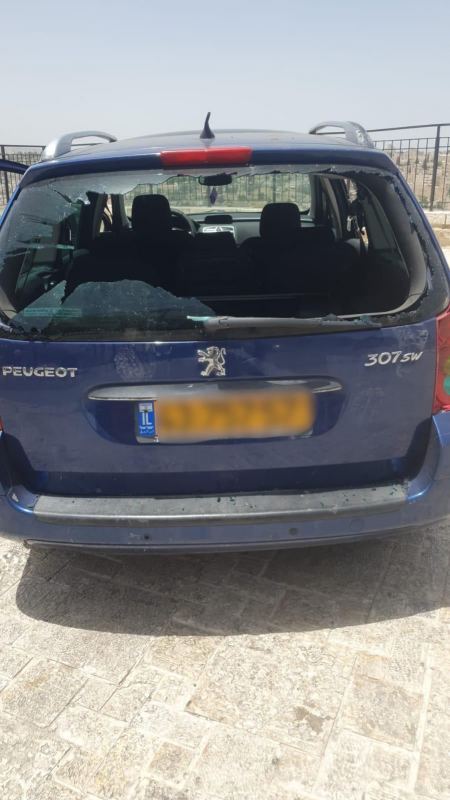 3 مشتبهين قاصرين بشبهة القاء الحجارة نحو مركبات في حي الطور